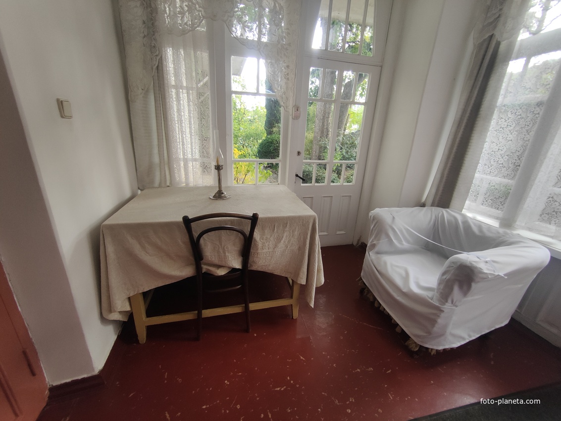 Дом-музей Антона Павловича Чехова «Белая дача». Веранда.