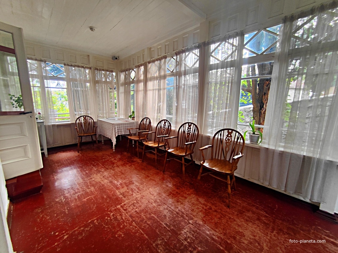 Дом-музей Антона Павловича Чехова «Белая дача». Веранда.