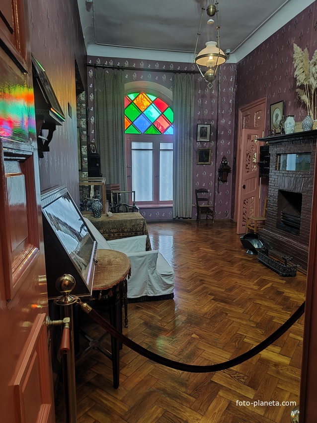 Дом-музей Антона Павловича Чехова «Белая дача». Кабинет Чехова.