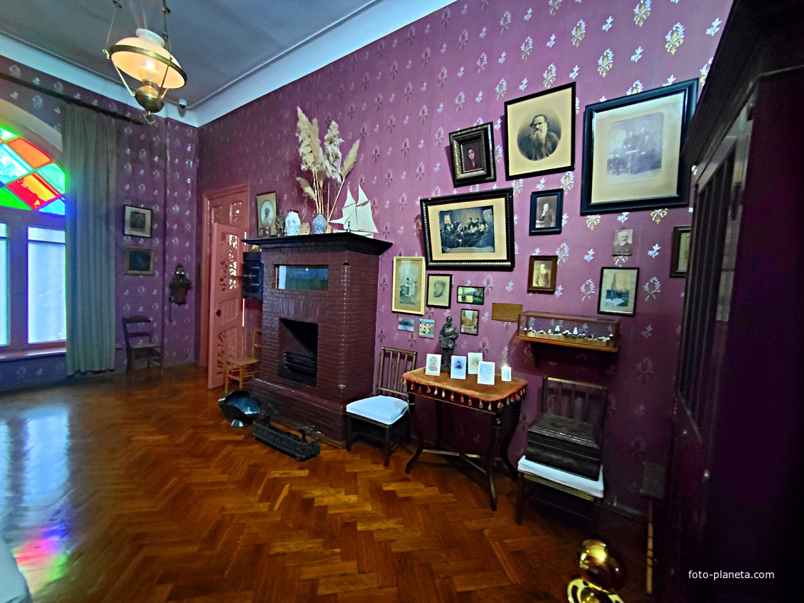 Дом-музей Антона Павловича Чехова «Белая дача». Кабинет Чехова.