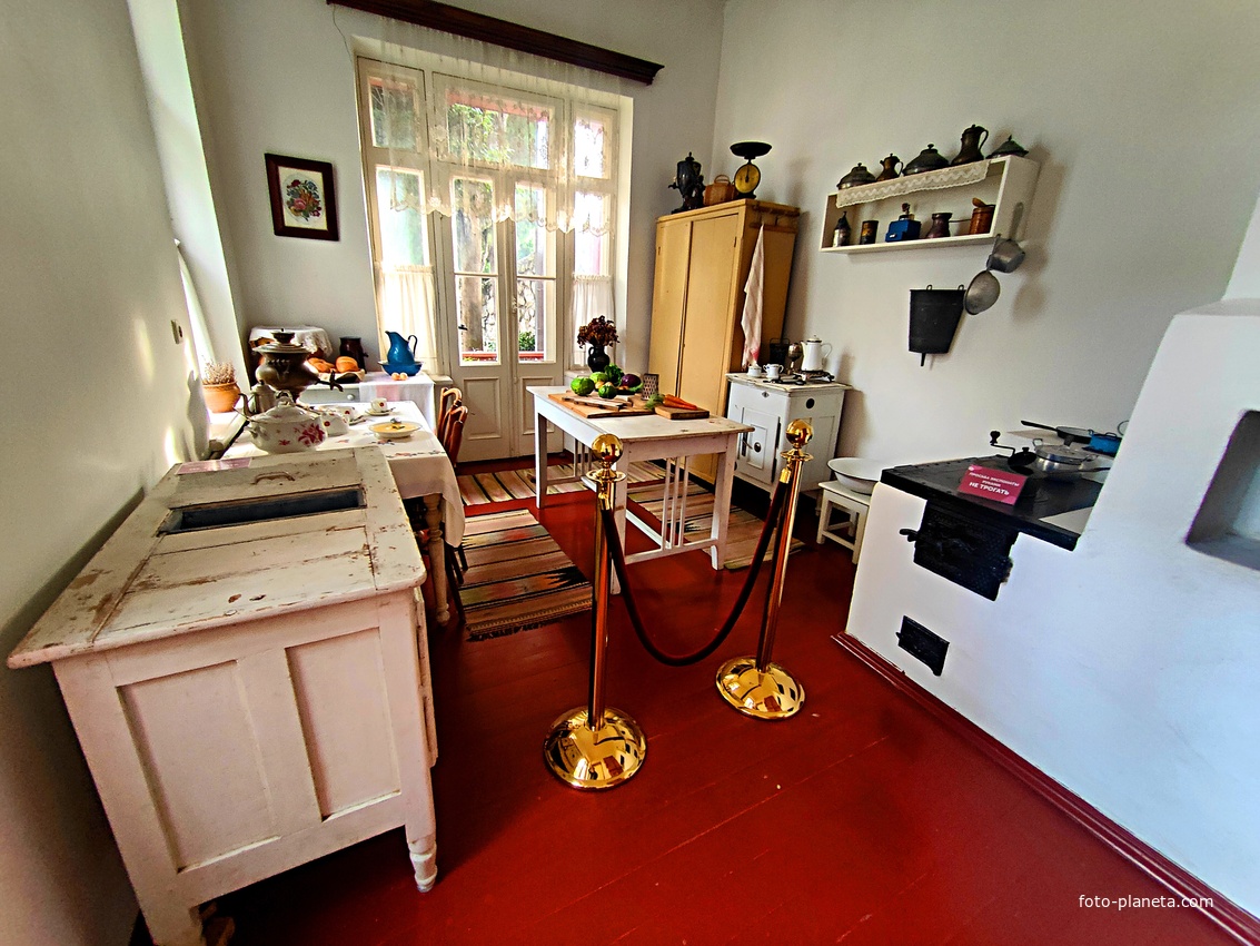 Дом-музей Антона Павловича Чехова «Белая дача». Кухня.