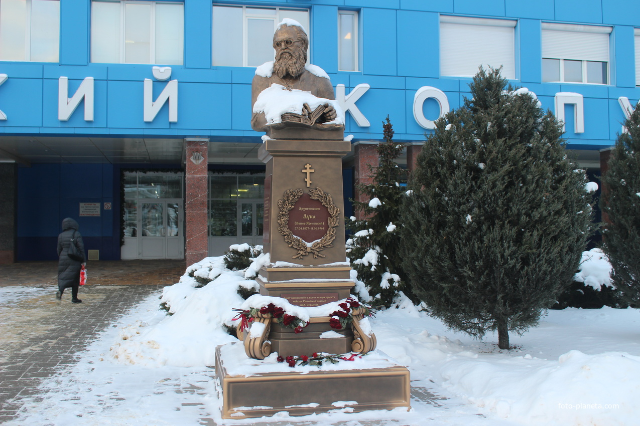 Памятник Луке Крымскому (открыт в 2025 году).