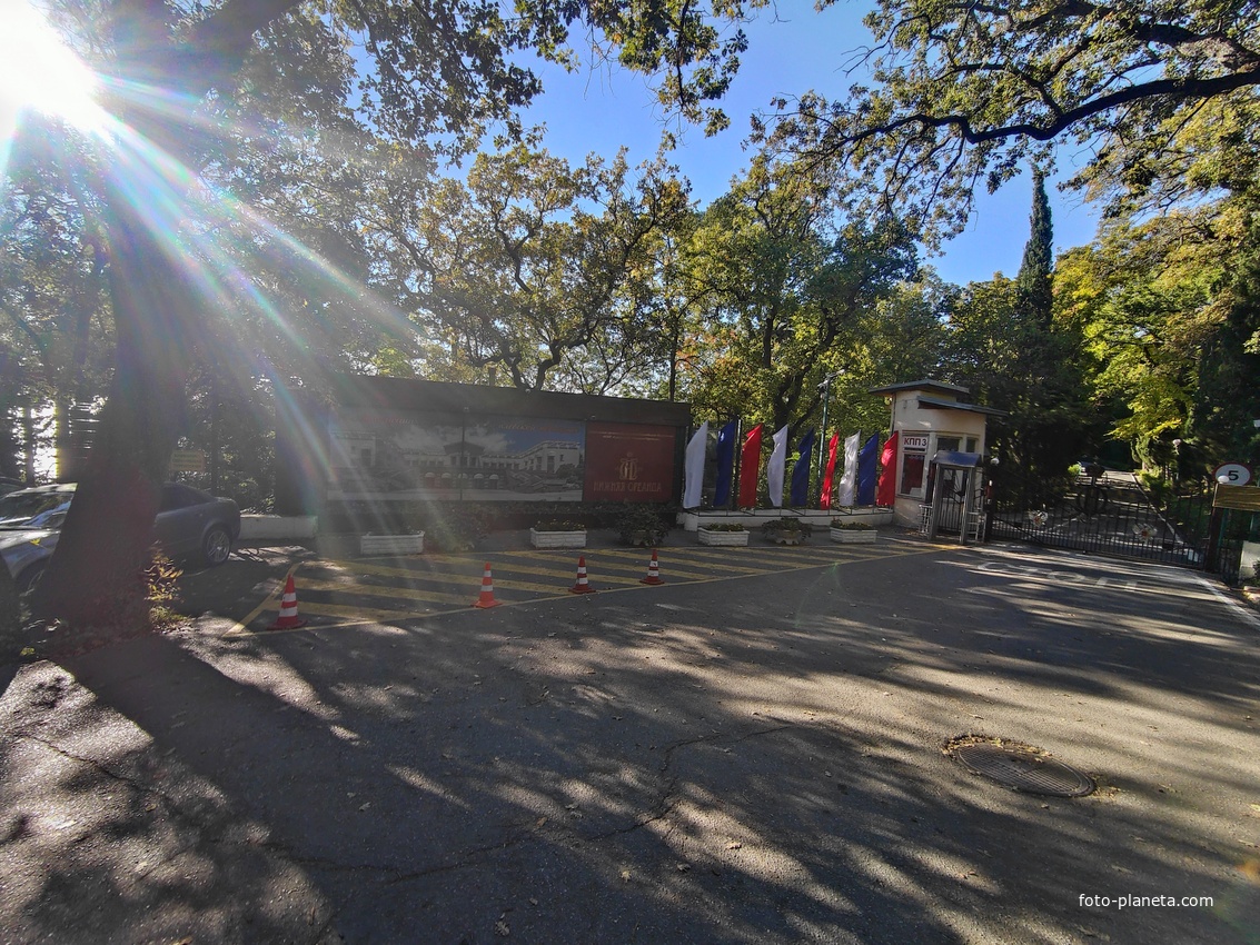 У КПП-3 санатория "Нижняя Ореанда".