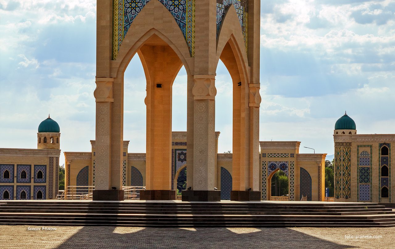 Тараз.  Площадь Историко-культурного комплекса "Древний Тараз."