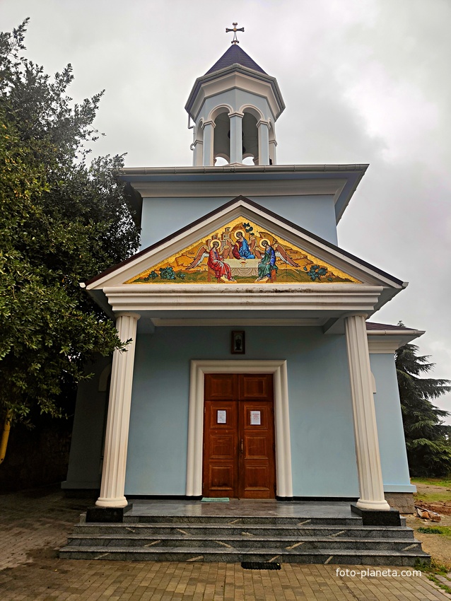 Храм в честь иконы Божией Матери Нерушимая Стена.