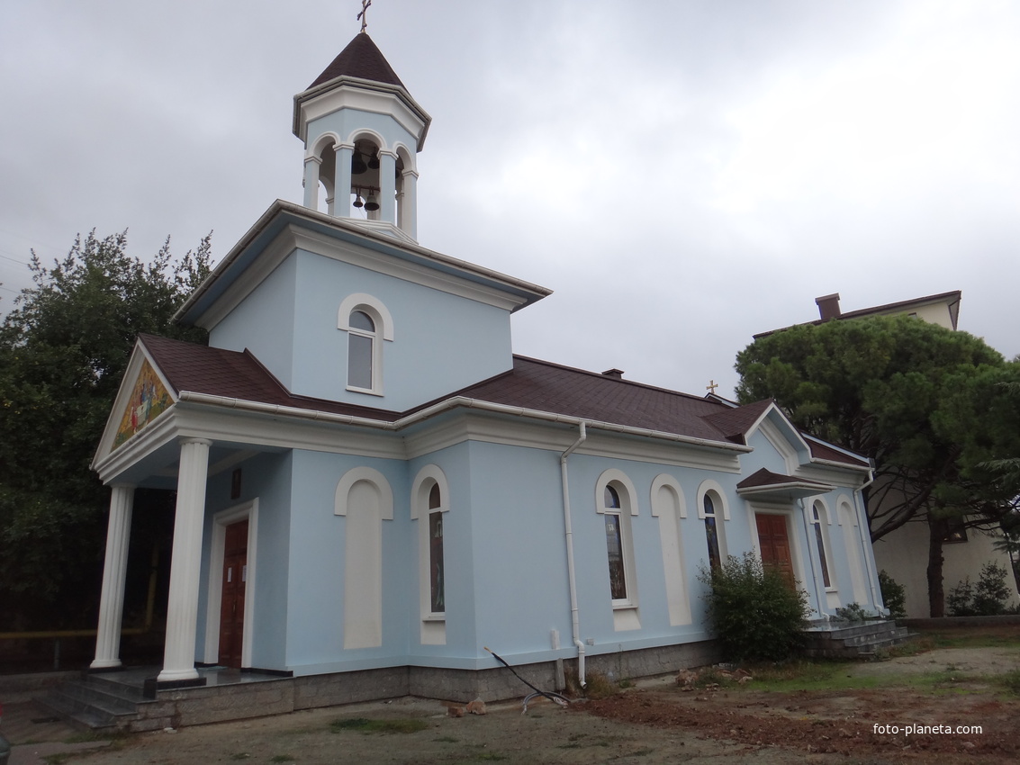 Храм в честь иконы Божией Матери Нерушимая Стена.