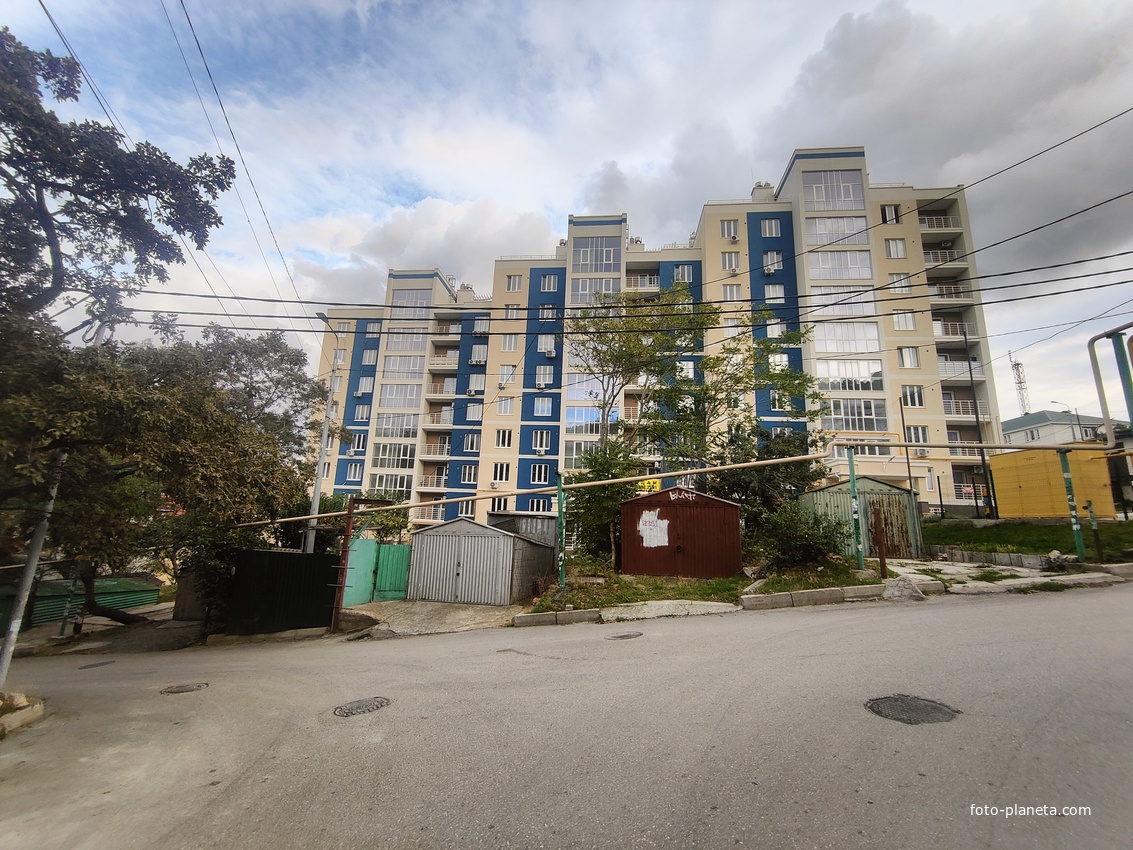 Стройгородок, микрорайон пос. гор. типа Гаспра. ЖК «Белый парус» на Парусной ул., 9в.