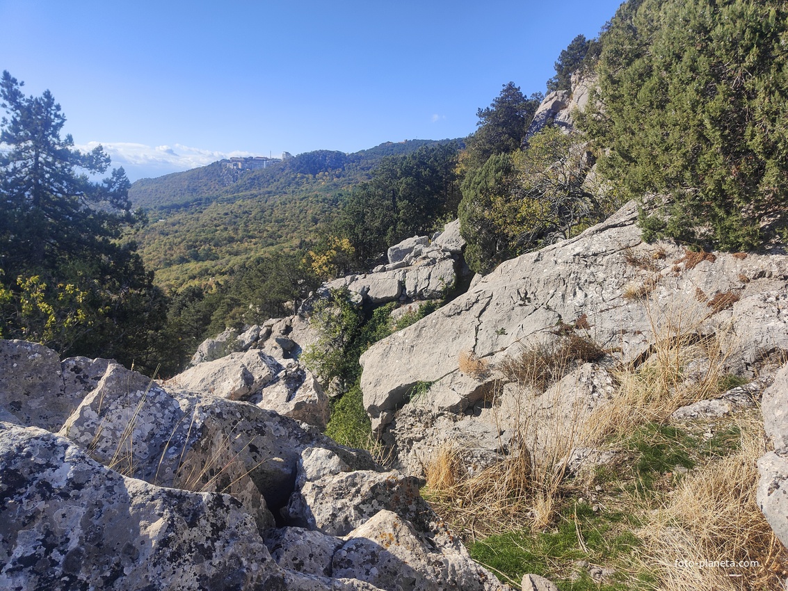 На горе Урьянда (Крестовая). Вдали - Стройгородок.