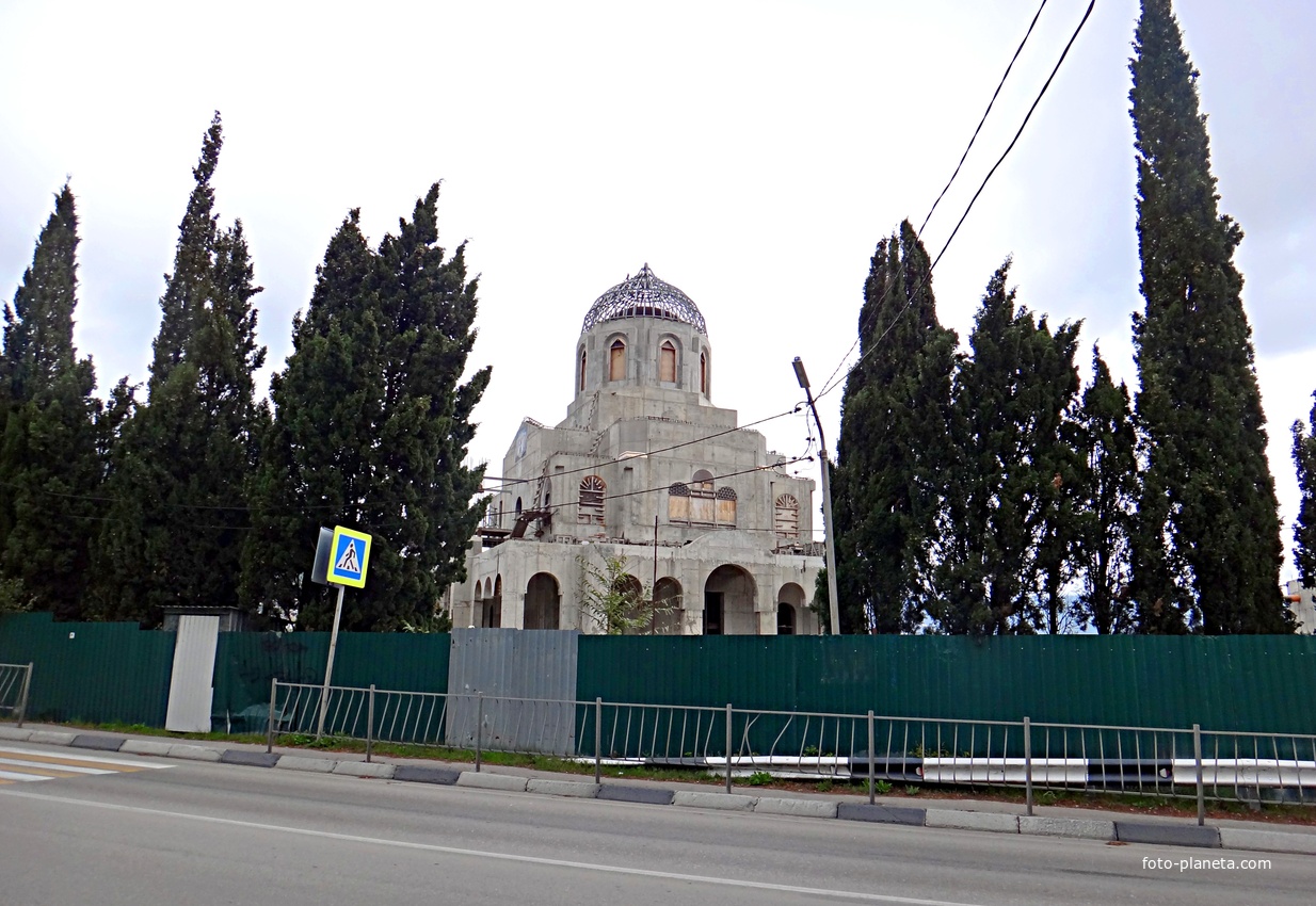 Строящийся храм Вознесения Господня на Севастопольском шоссе.