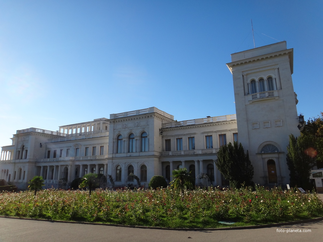 Большой дворец Ливадийского дворцово-паркового ансамбля — бывшая южная резиденция российских императоров.