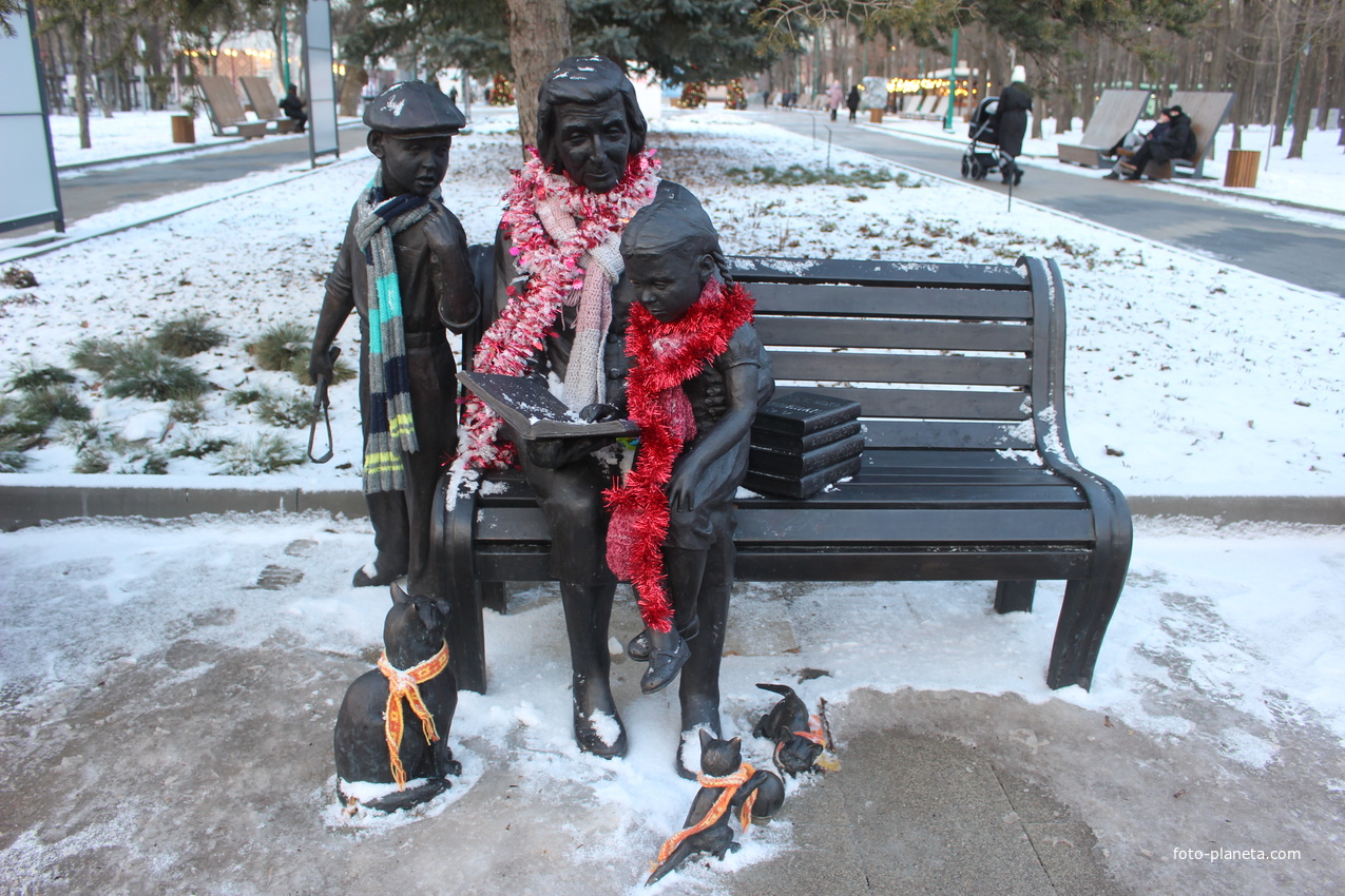 Скульптура в память об актрисе Марии Басковой.