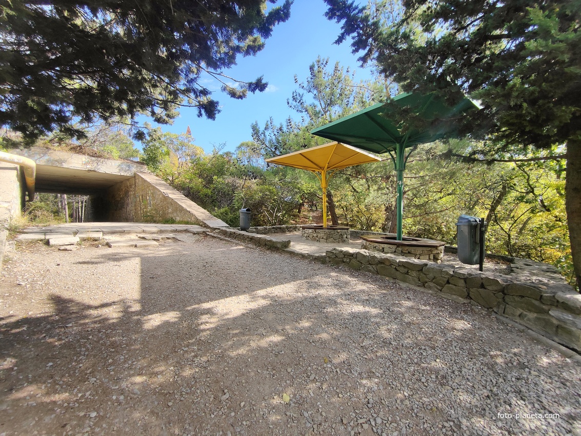 На Царской (Солнечной) тропе. Тоннель под Севастопольским шоссе в Гаспре.