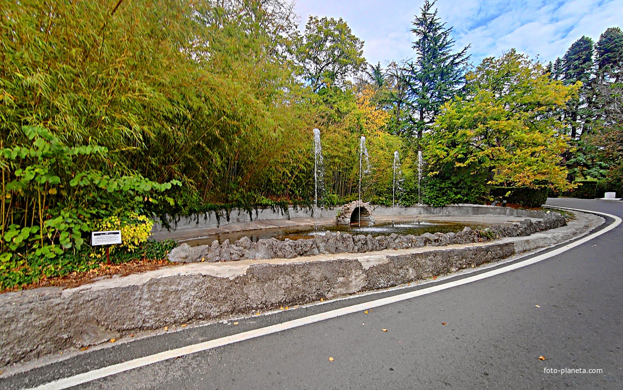 Архитектурно-парковый комплекс Юсуповского дворца в посёлке Кореиз. Площадь парка — около 16 га, создан известным ландшафтным дизайнером Карлом Кебахом и директором императорского ботанического сада Николаем Гартвисом в 1820-х гг.