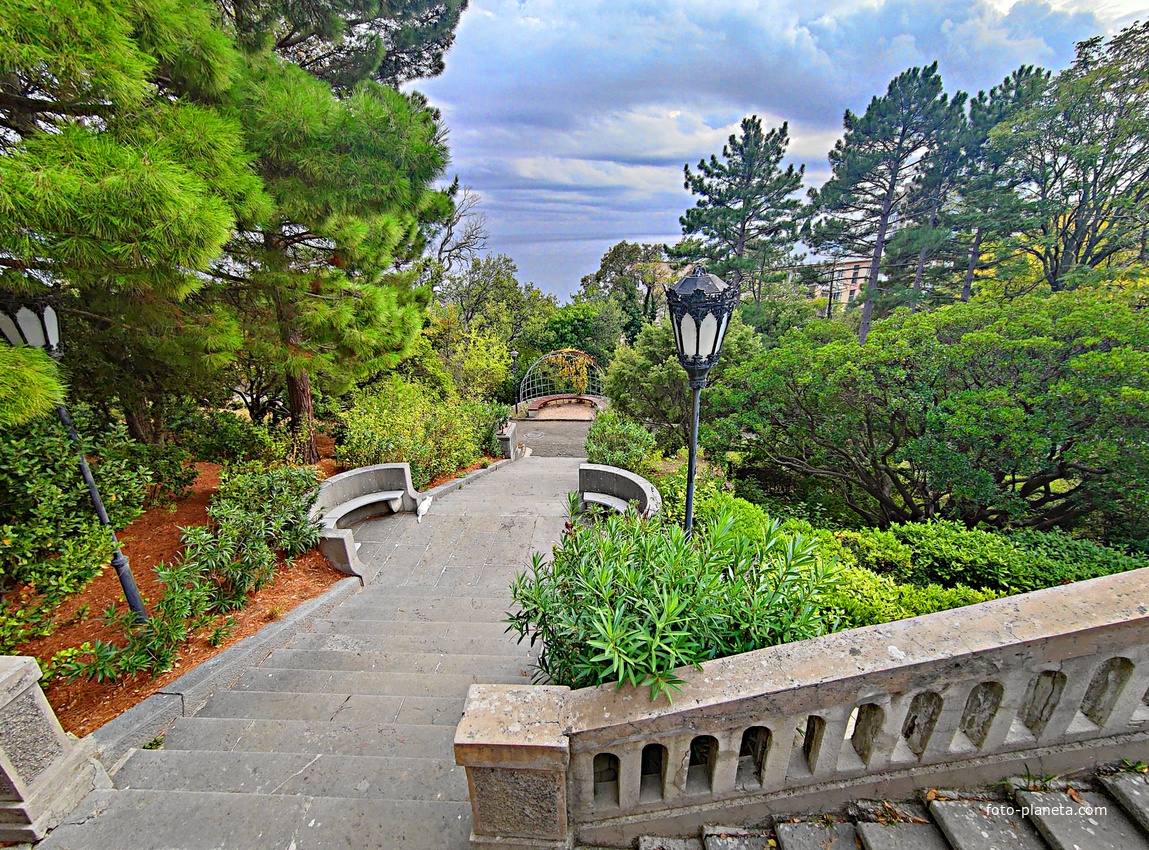 Архитектурно-парковый комплекс Юсуповского дворца в посёлке Кореиз. Площадь парка — около 16 га, создан известным ландшафтным дизайнером Карлом Кебахом и директором императорского ботанического сада Николаем Гартвисом в 1820-х гг.
