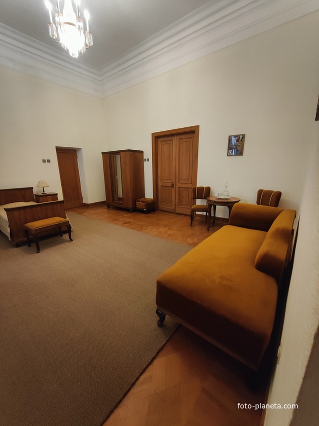 Спальня Иосифа Сталина в Юсуповском дворце в Кореизе, где во время Ялтинской конференции 1945 г. находилась его резиденция.