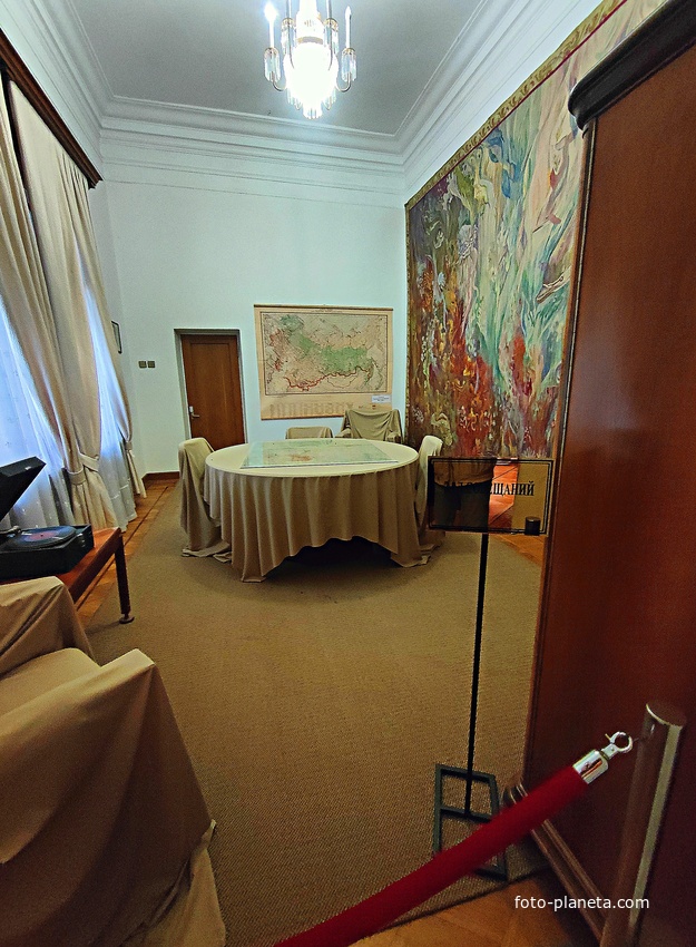 Зал совещаний в Юсуповском дворце в Кореизе, где в 1945 г. проходила Ялтинская конференция.