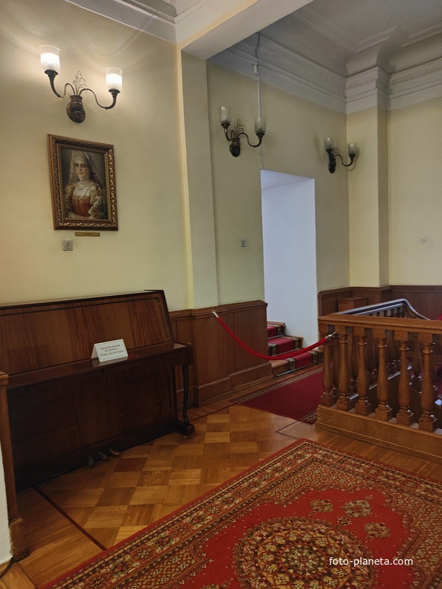 Пианино в холле первого этажа Юсуповского дворца в Кореизе.