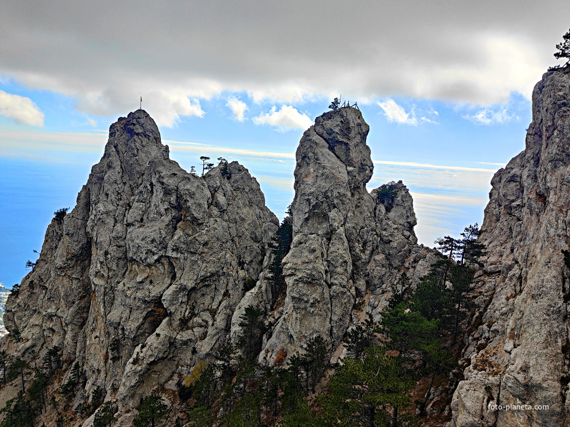 Плато Ай-Петри, вид на горные зубцы горы Ай-Петри.