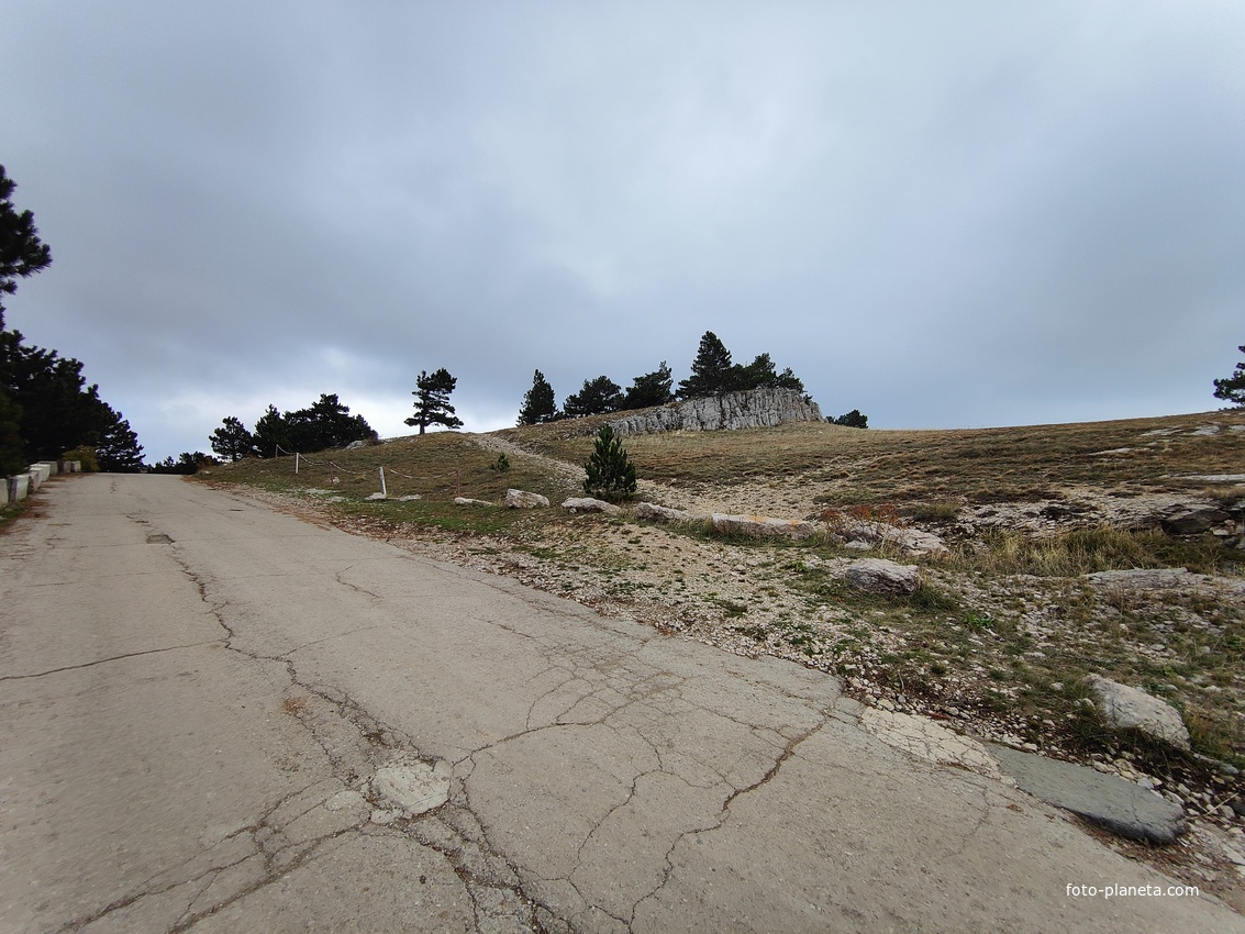 На плато Ай-Петри. Дорога от горы Ай-Петри в сторону посёлка Охотничье.