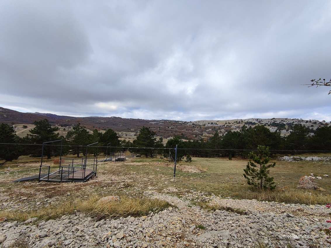 На плато Ай-Петри. Вдоль дороги от горы Ай-Петри.