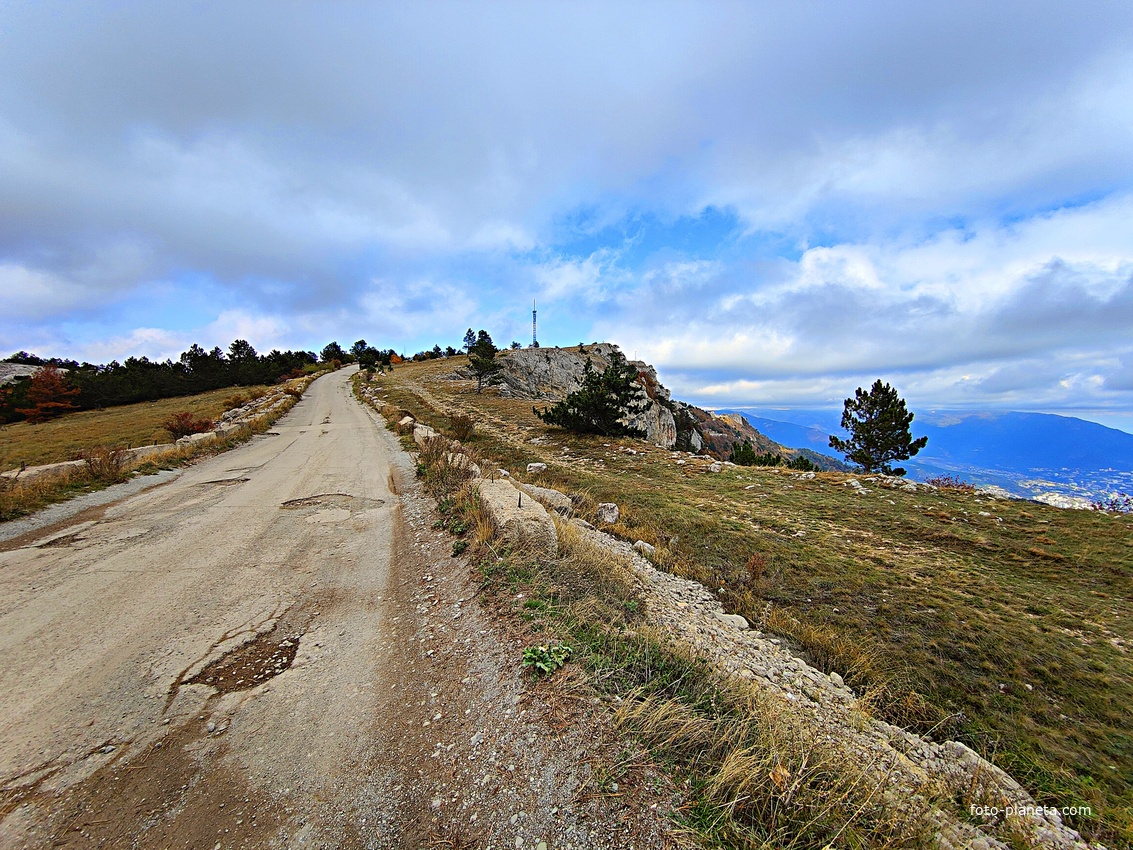 На плато Ай-Петри. Дорога от горы Ай-Петри к посёлку Охотничье.