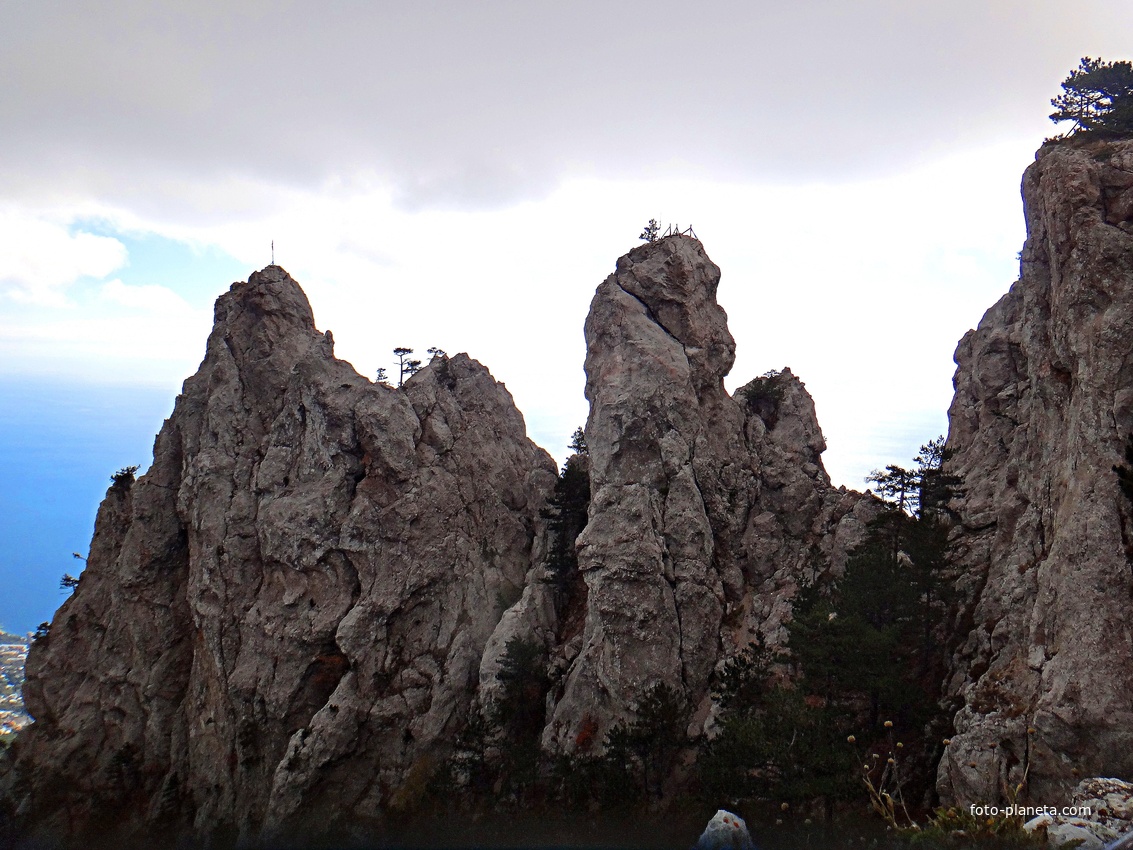 Плато Ай-Петри, вид на горные зубцы горы Ай-Петри.