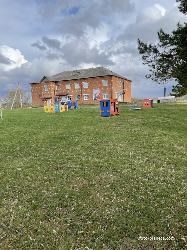 Клуб и библиотека