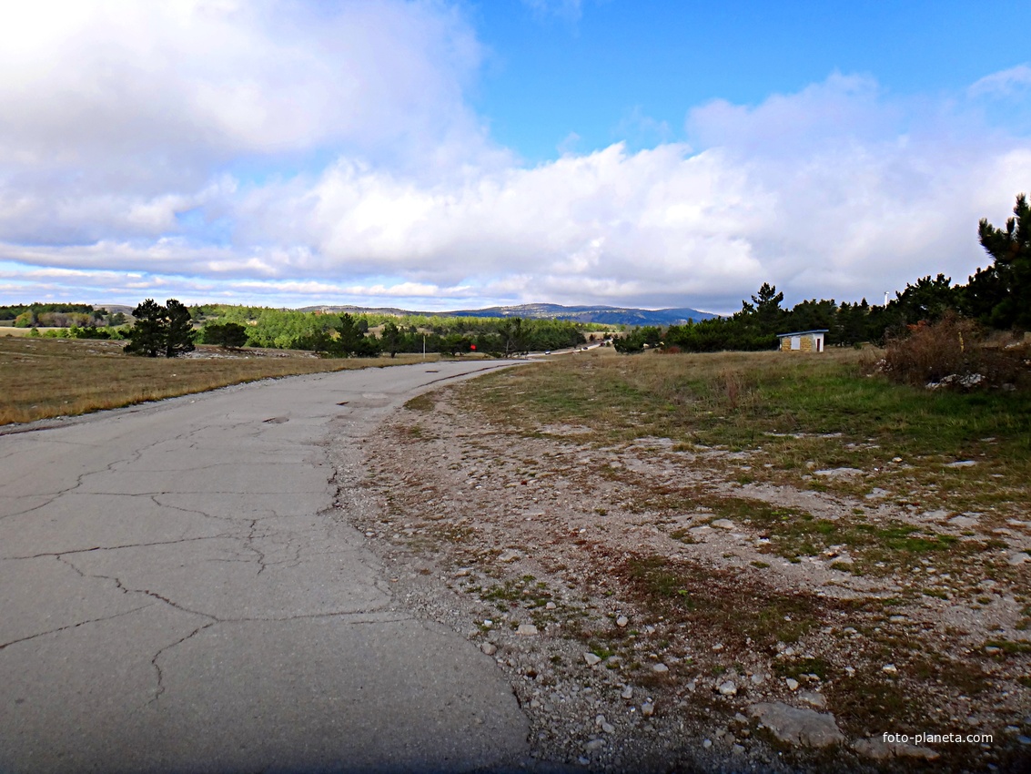 Дорога от горы Ай-Петри к посёлку Охотничье.