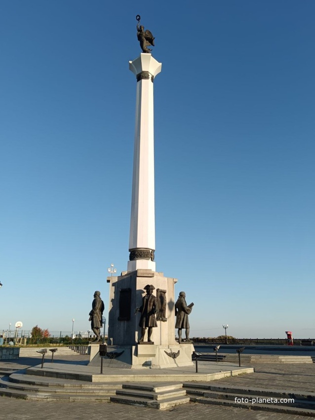 Памятник Сибирским исследователям