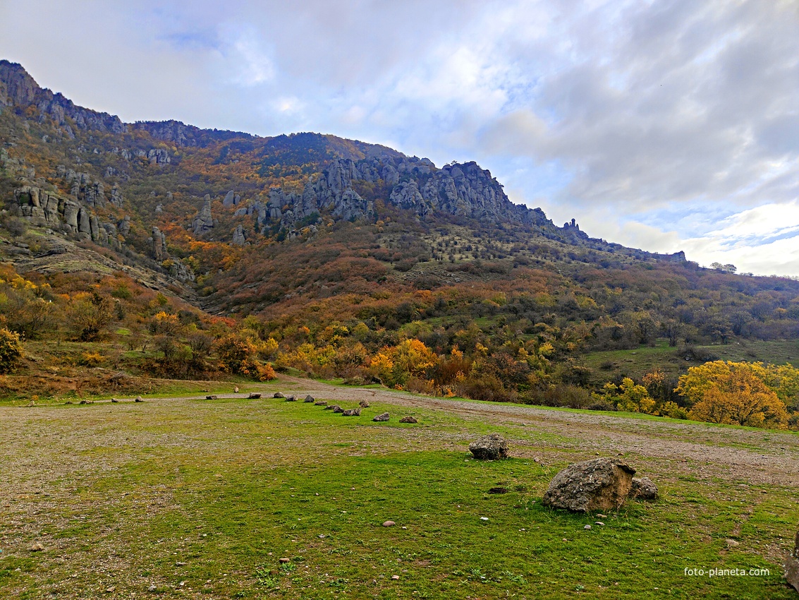 "Долина привидений" на склоне горы Южная Демерджи.