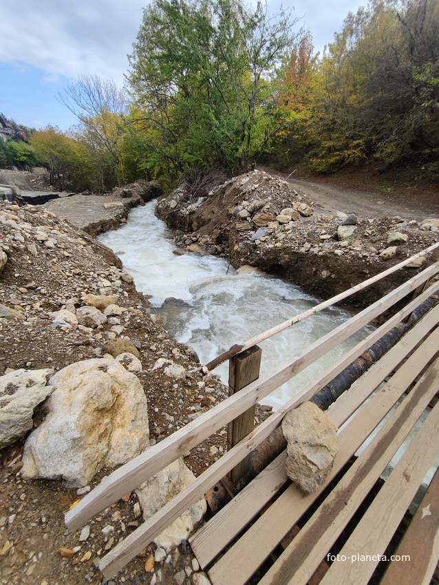 На речке Улу-узень» недалеко от водопада Джур-Джур.