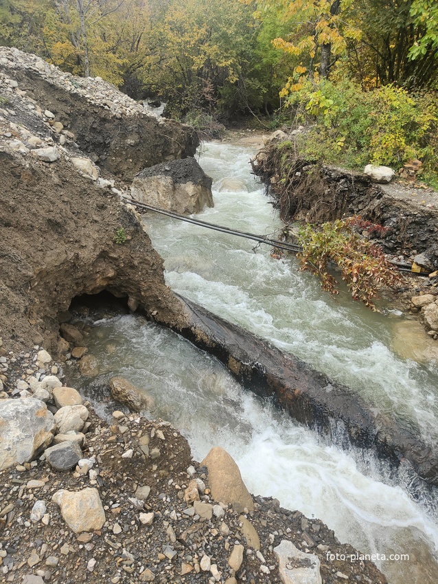 На речке Улу-узень» недалеко от водопада Джур-Джур.