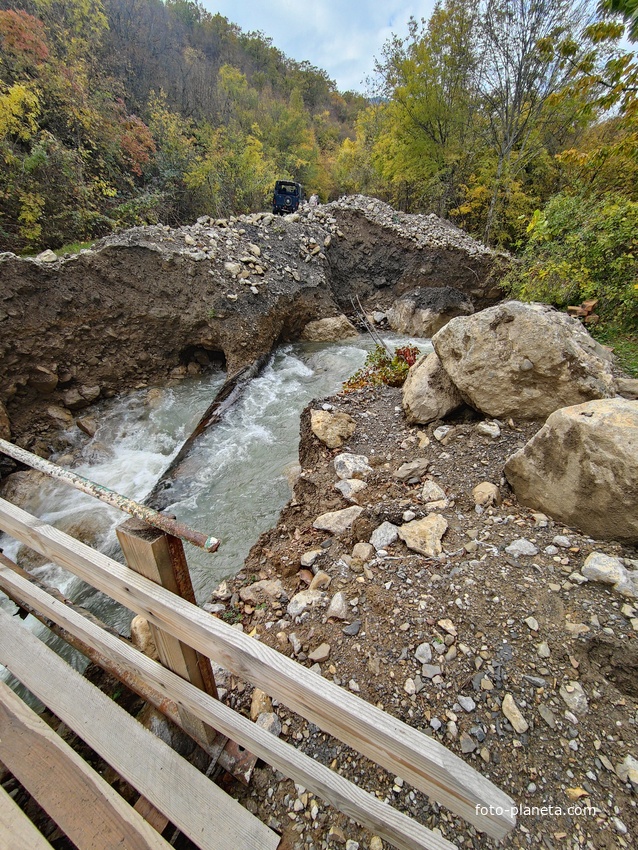 На речке Улу-узень» недалеко от водопада Джур-Джур.