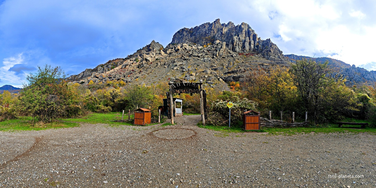 У подножия горы Южная Демерджи.