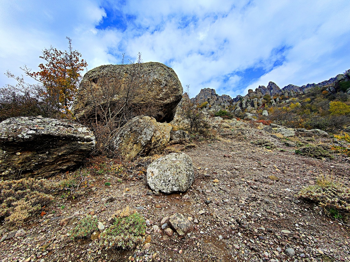 "Долина привидений" на склоне горы Южная Демерджи.