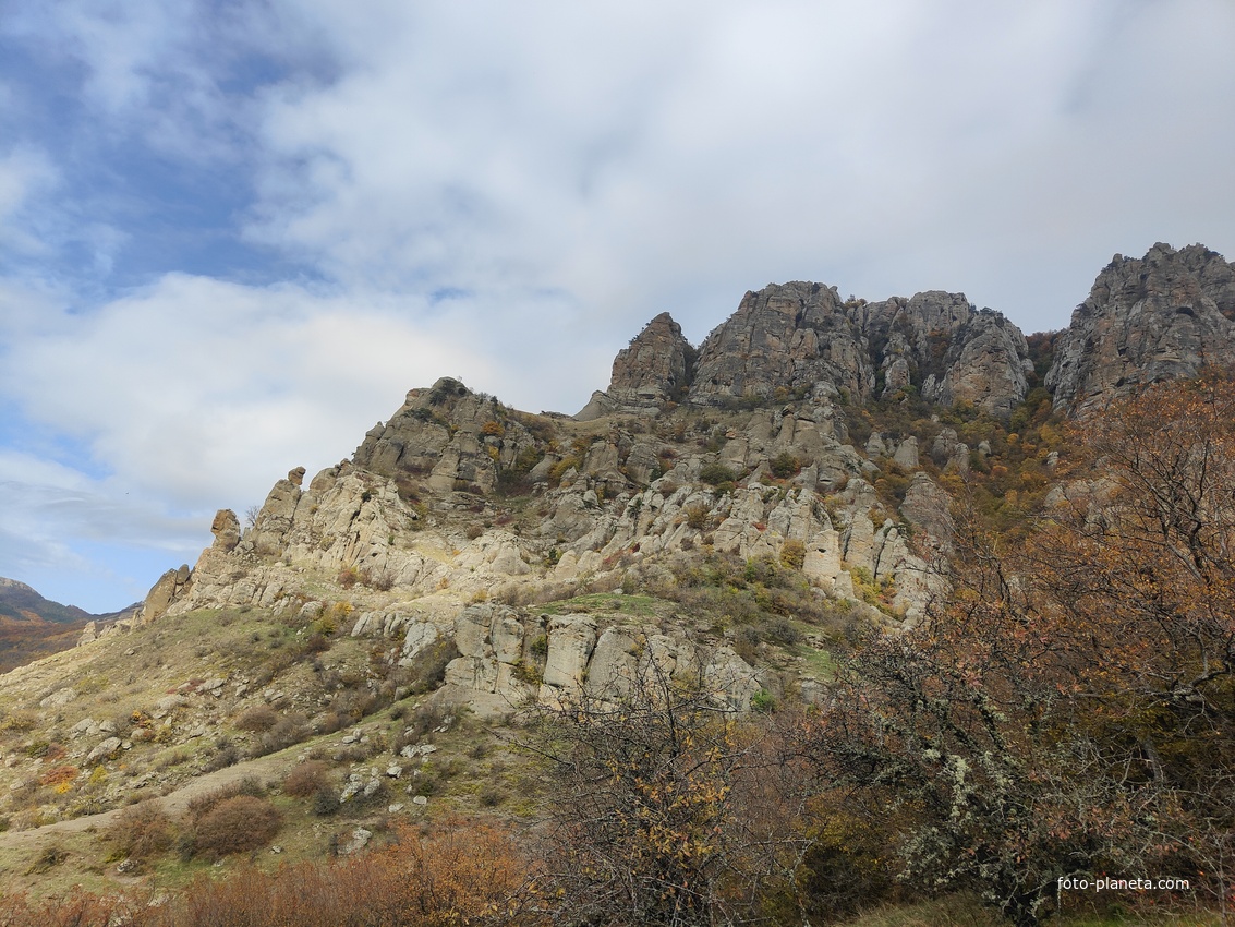 "Долина привидений" на склоне горы Южная Демерджи.