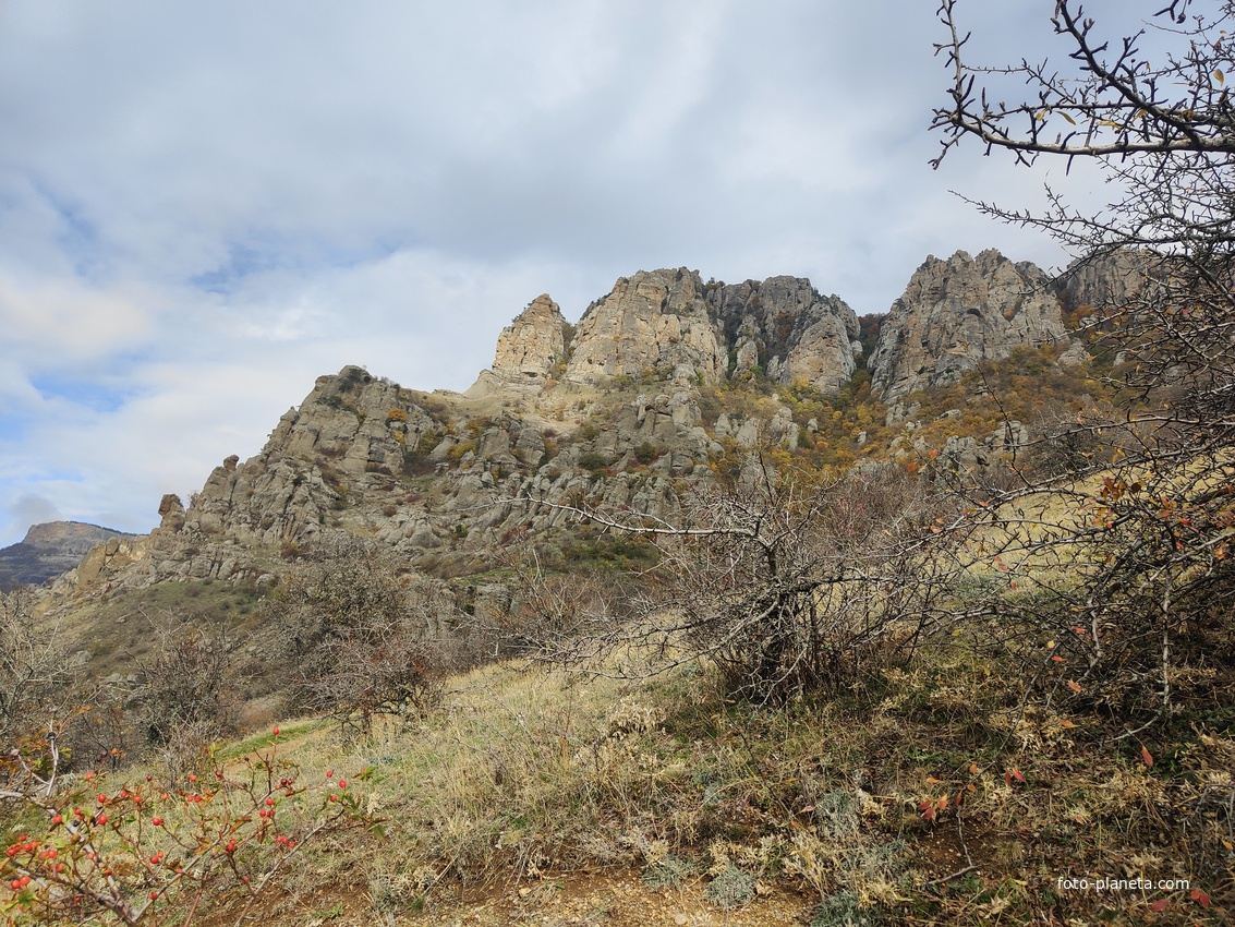 "Долина привидений" на склоне горы Южная Демерджи.