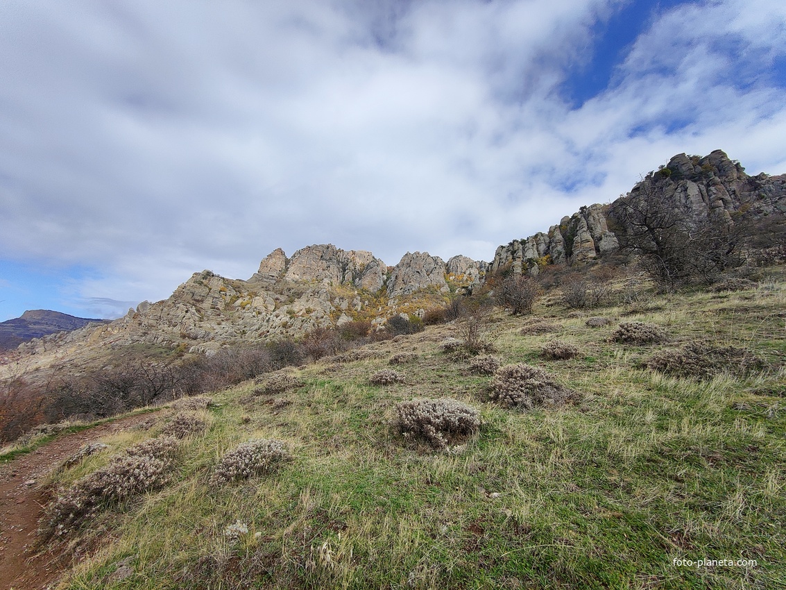 "Долина привидений" на склоне горы Южная Демерджи.