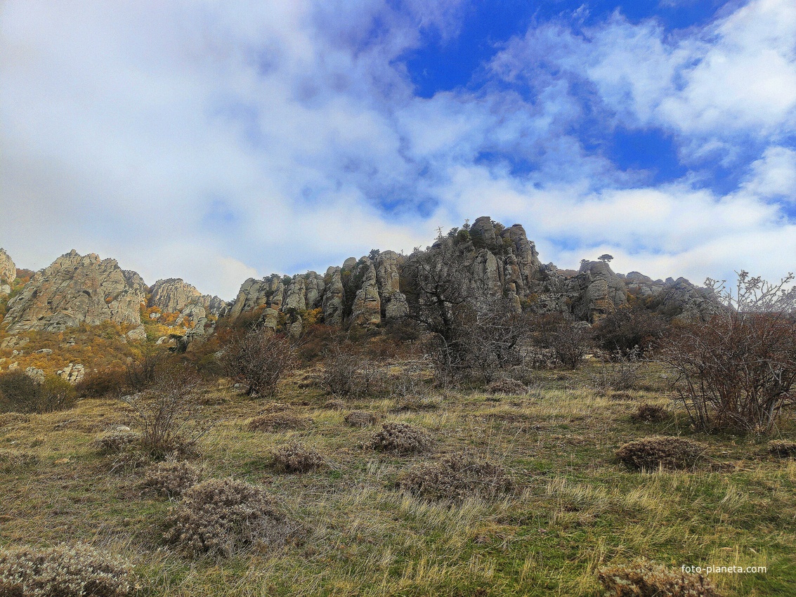 "Долина привидений" на склоне горы Южная Демерджи.
