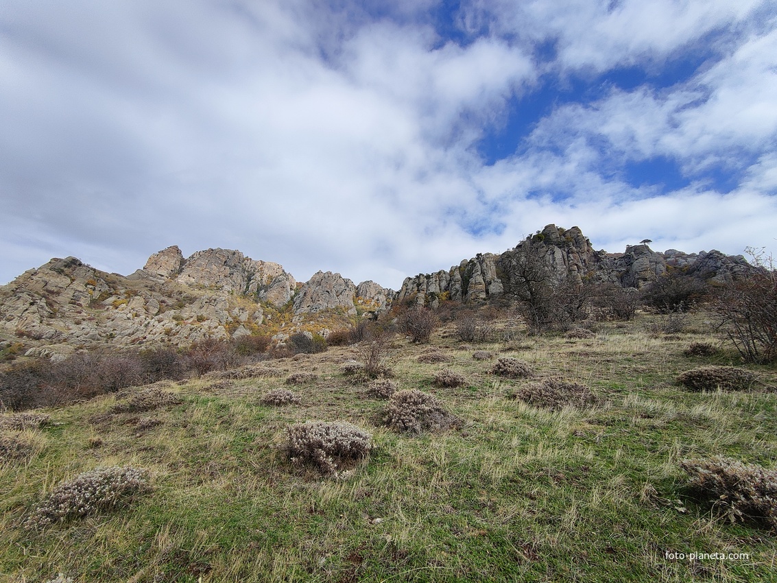 "Долина привидений" на склоне горы Южная Демерджи.