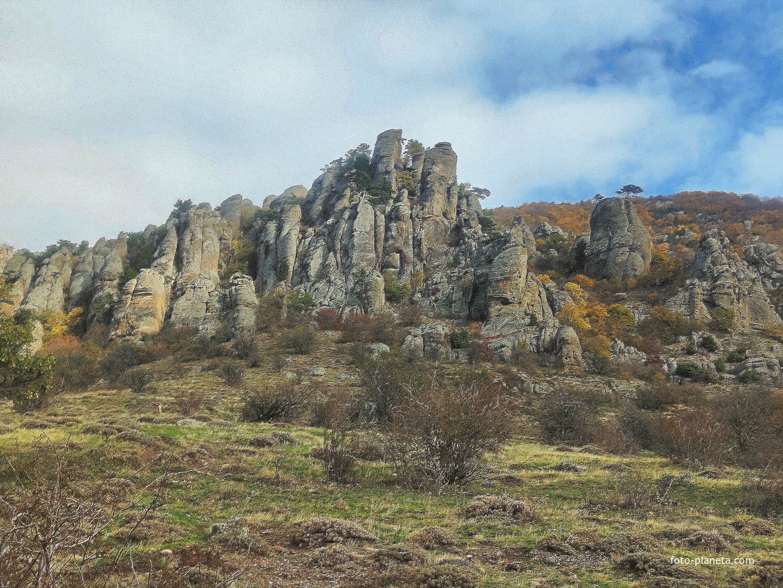 "Долина привидений" на склоне горы Южная Демерджи.