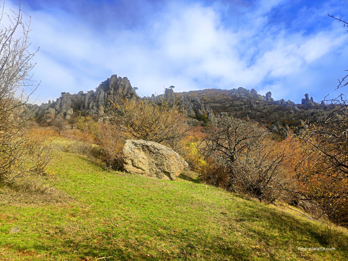 "Долина привидений" на склоне горы Южная Демерджи.