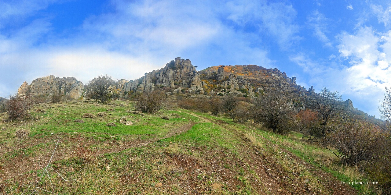 "Долина привидений" на склоне горы Южная Демерджи.