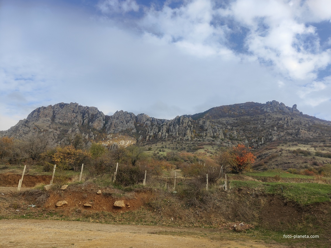 "Долина привидений" на склоне горы Южная Демерджи.