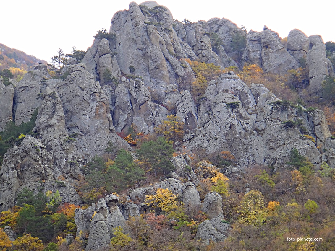 "Долина привидений" на склоне горы Южная Демерджи.