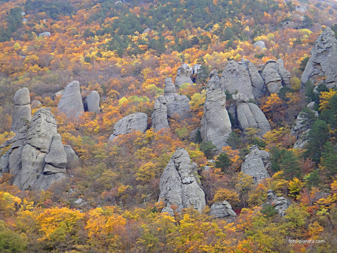 "Долина привидений" на склоне горы Южная Демерджи.