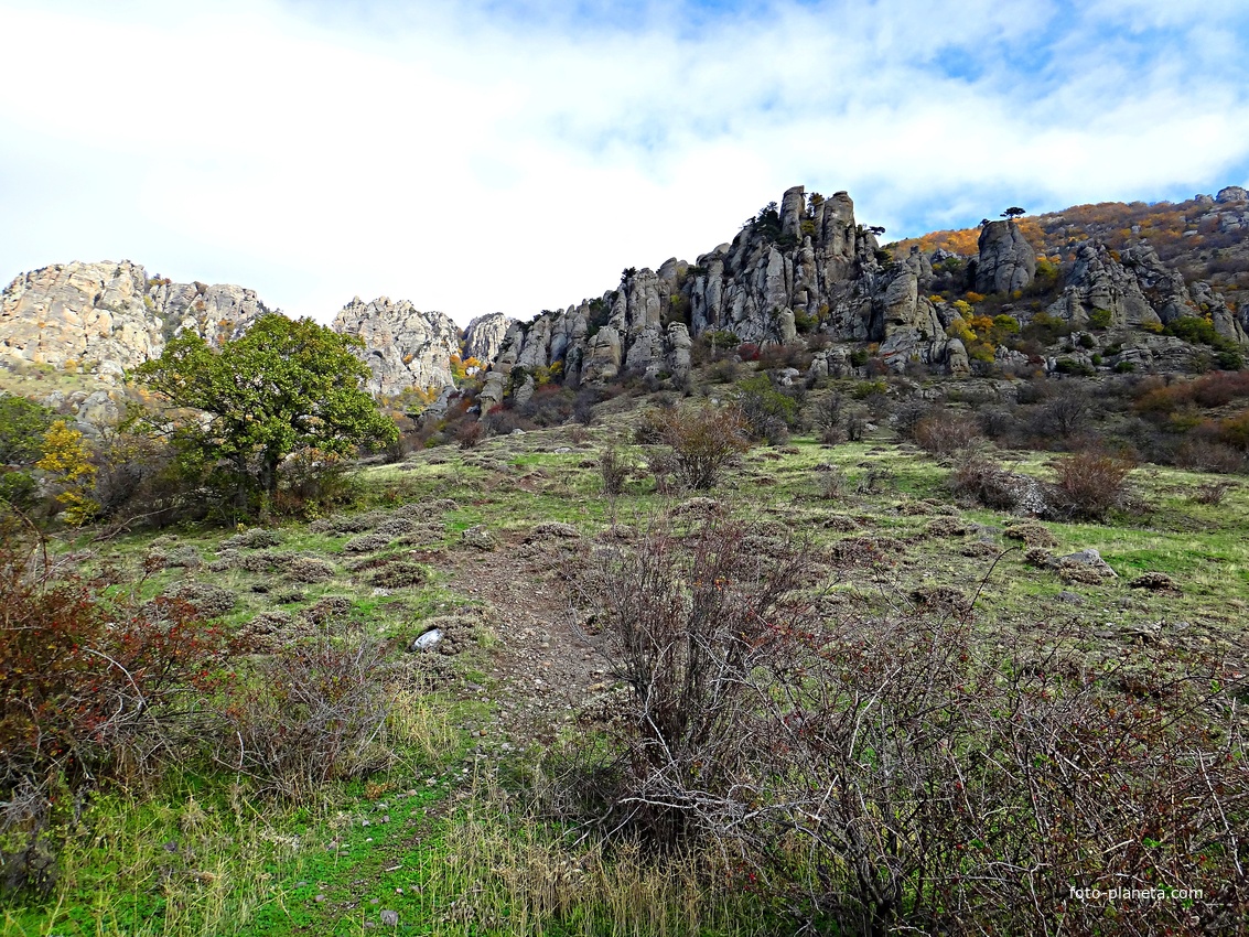 "Долина привидений" на склоне горы Южная Демерджи.