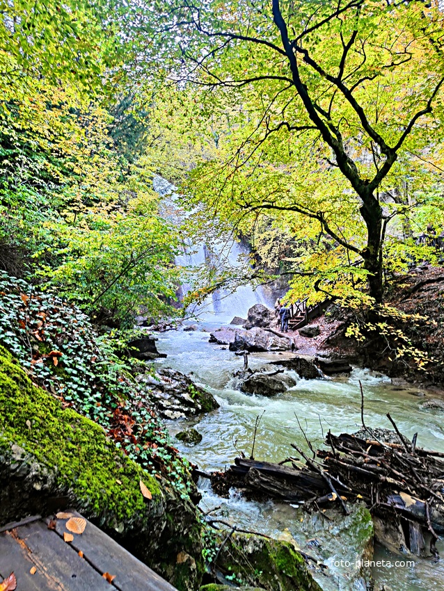 Вдоль экотропы к водопаду Джур-Джур на реке Улу-узень по территории гос. природного гидрологического заказника регионального значения «Хапхальский».