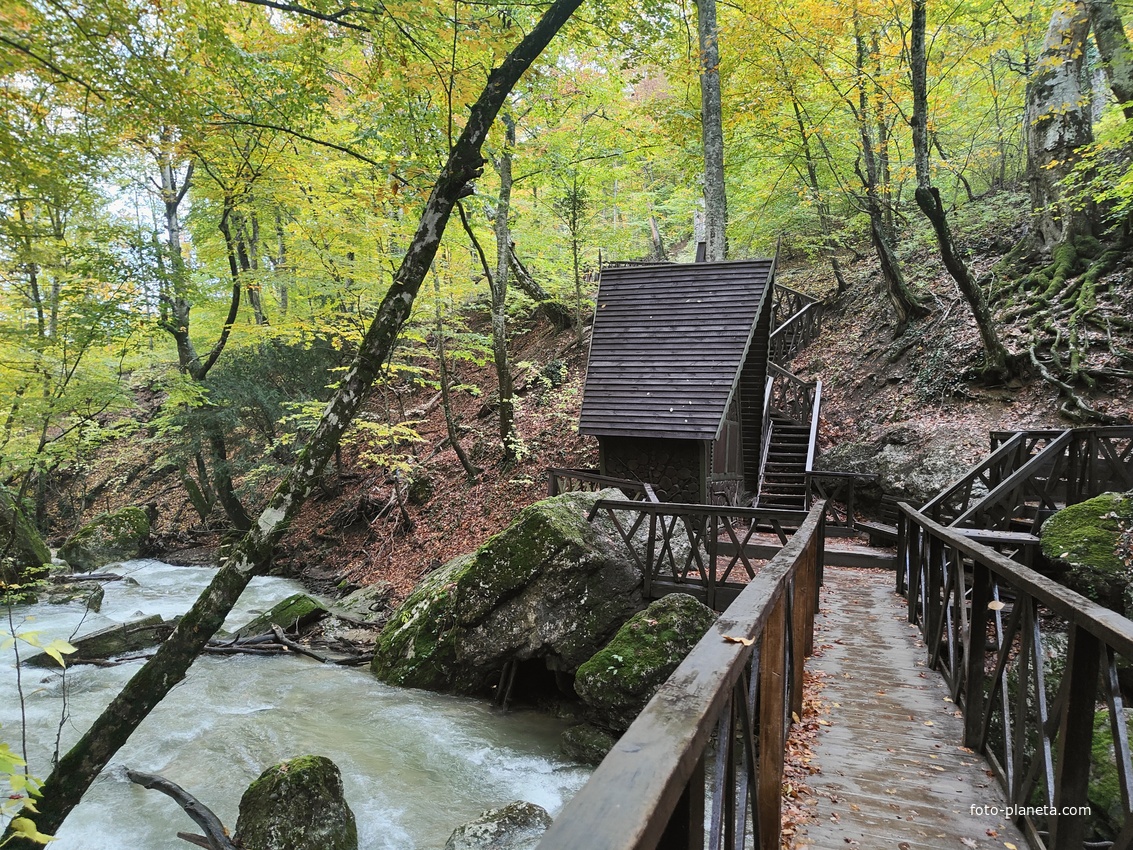 Вдоль экотропы к водопаду Джур-Джур на реке Улу-узень по территории гос. природного гидрологического заказника регионального значения «Хапхальский».