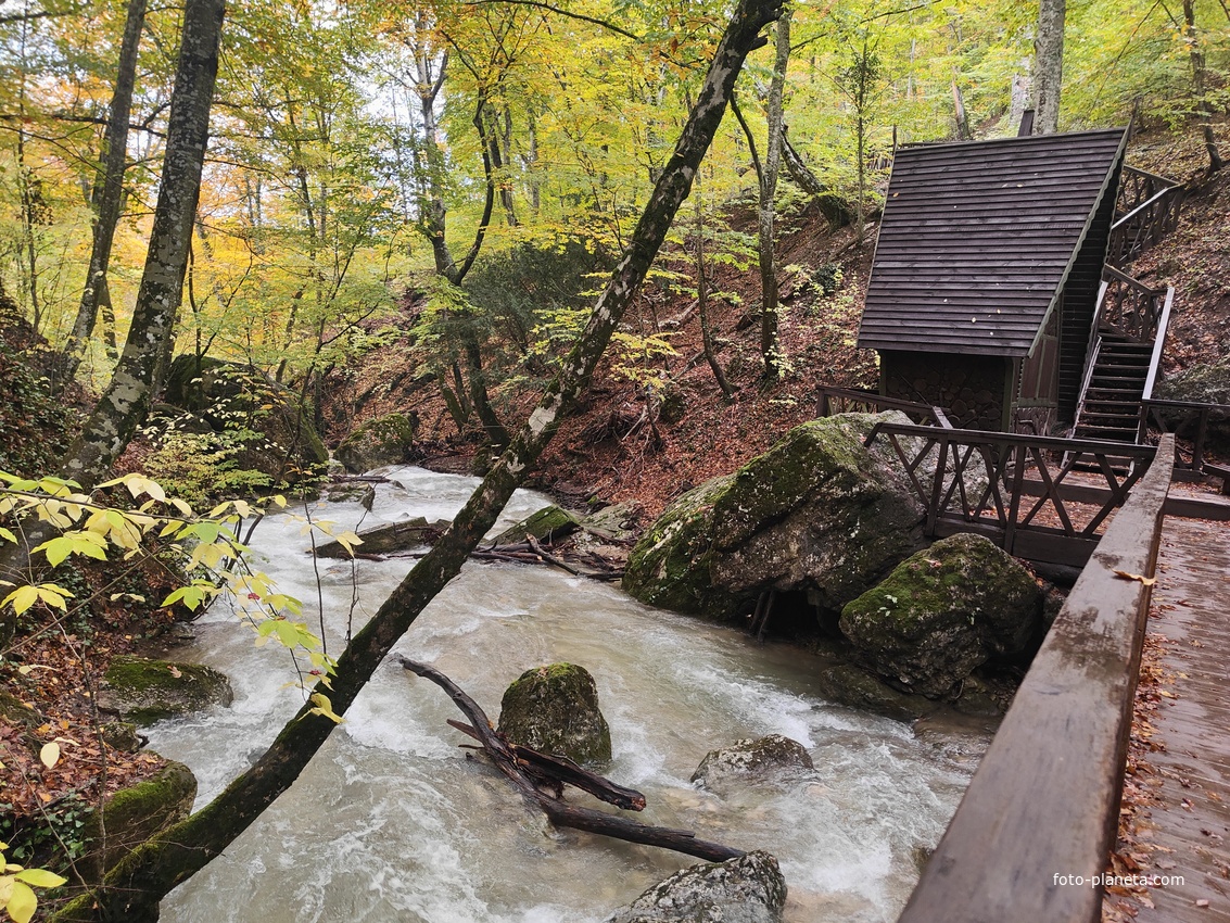 Вдоль экотропы к водопаду Джур-Джур на реке Улу-узень по территории гос. природного гидрологического заказника регионального значения «Хапхальский».